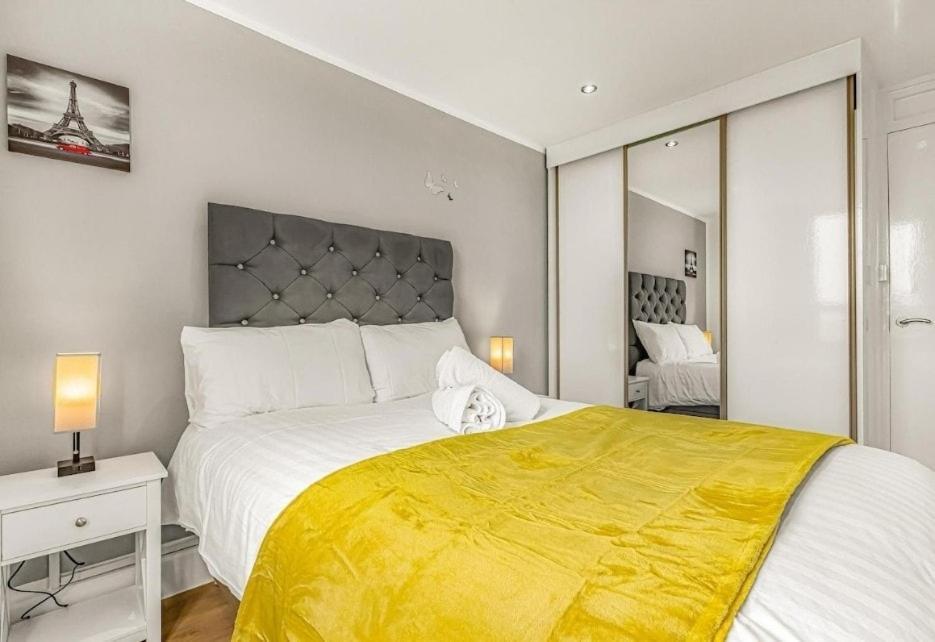 לונדון Amazing Marina-Overlooking 1Bed מראה חיצוני תמונה